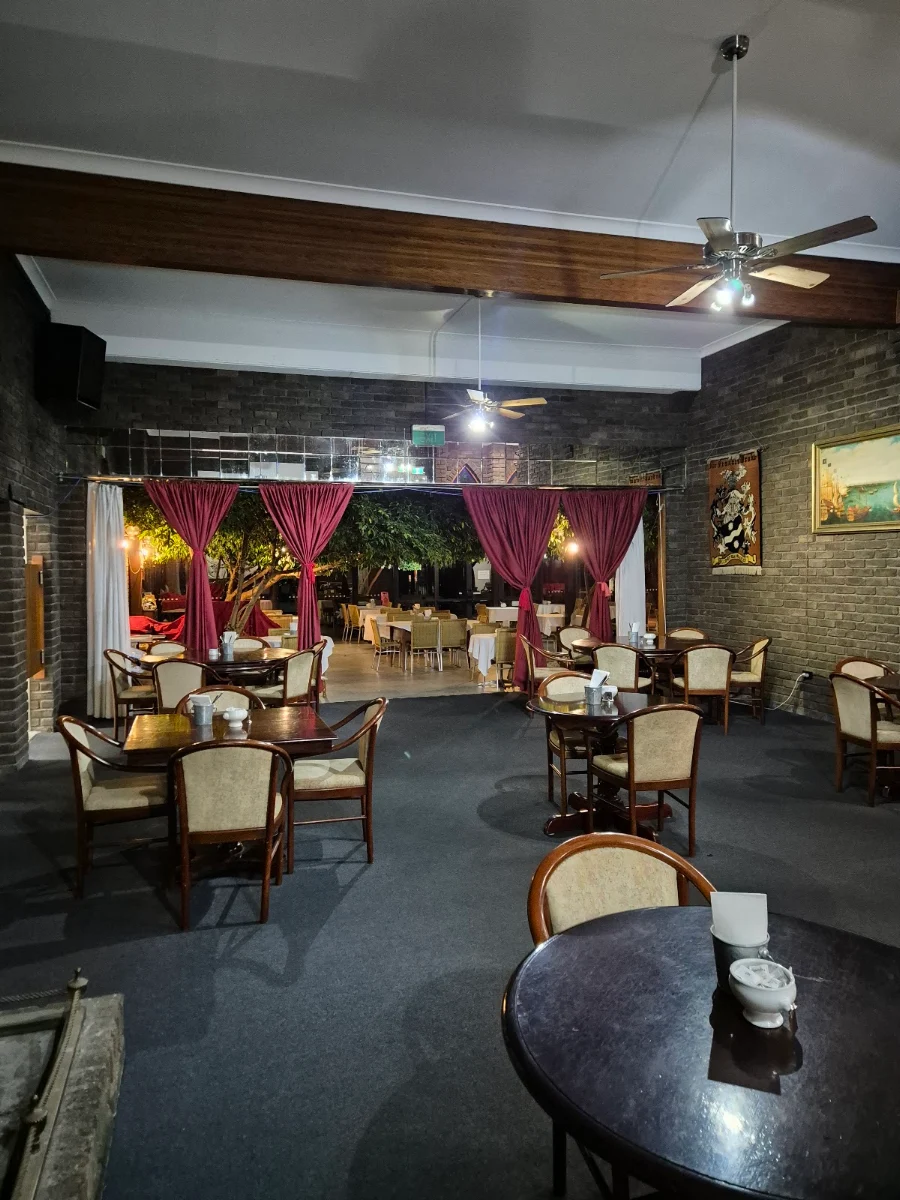 Vibe, Bistro Nomad
