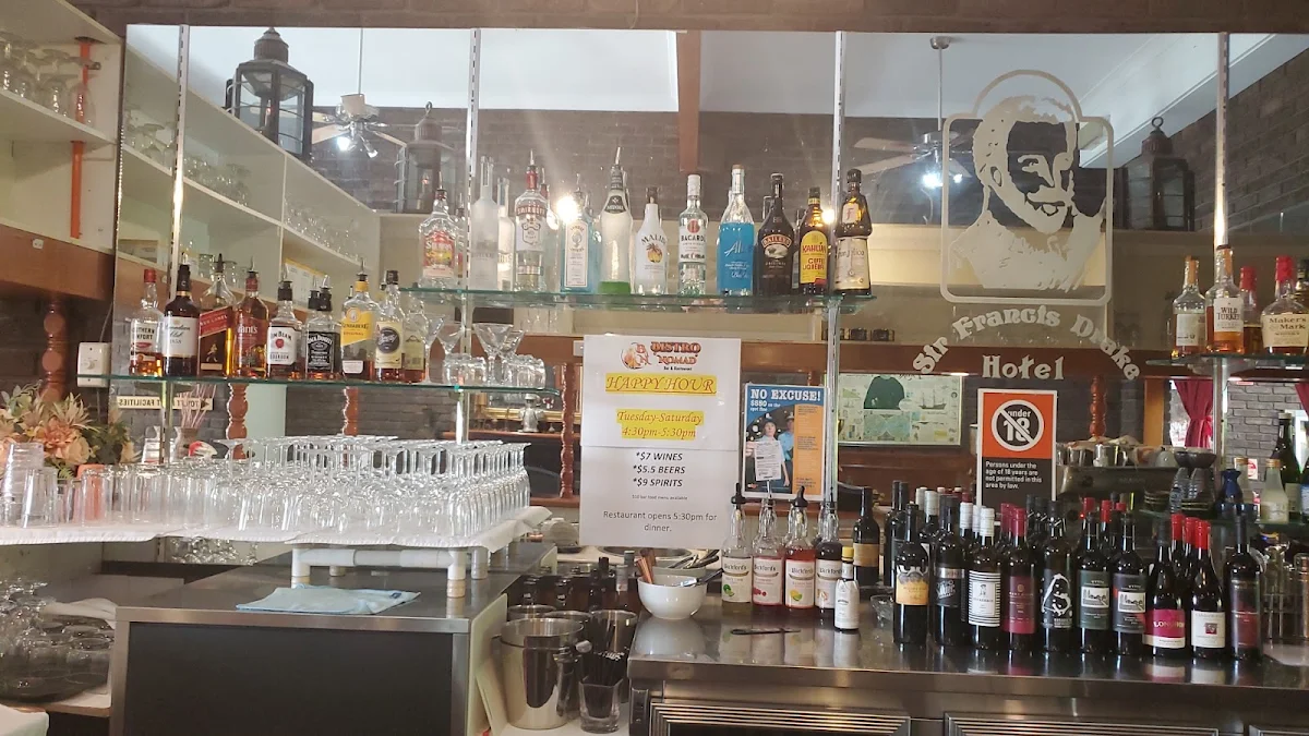Vibe, Bistro Nomad