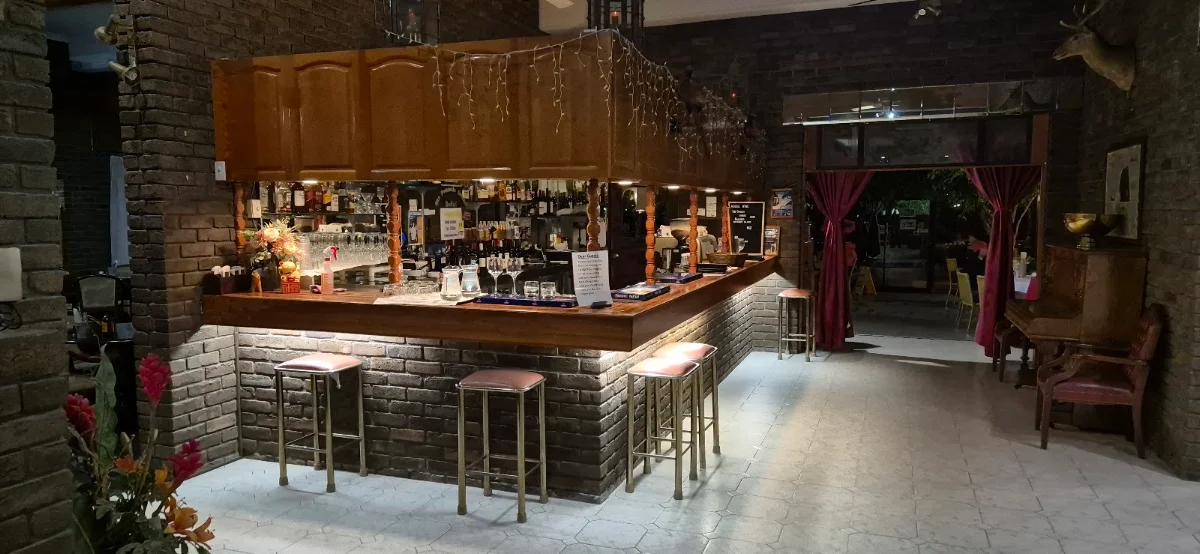 Vibe, Bistro Nomad