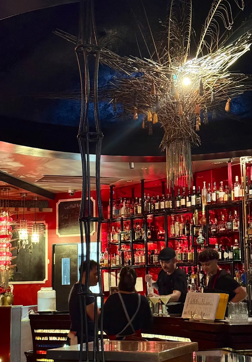Vibe, Lychee Lounge