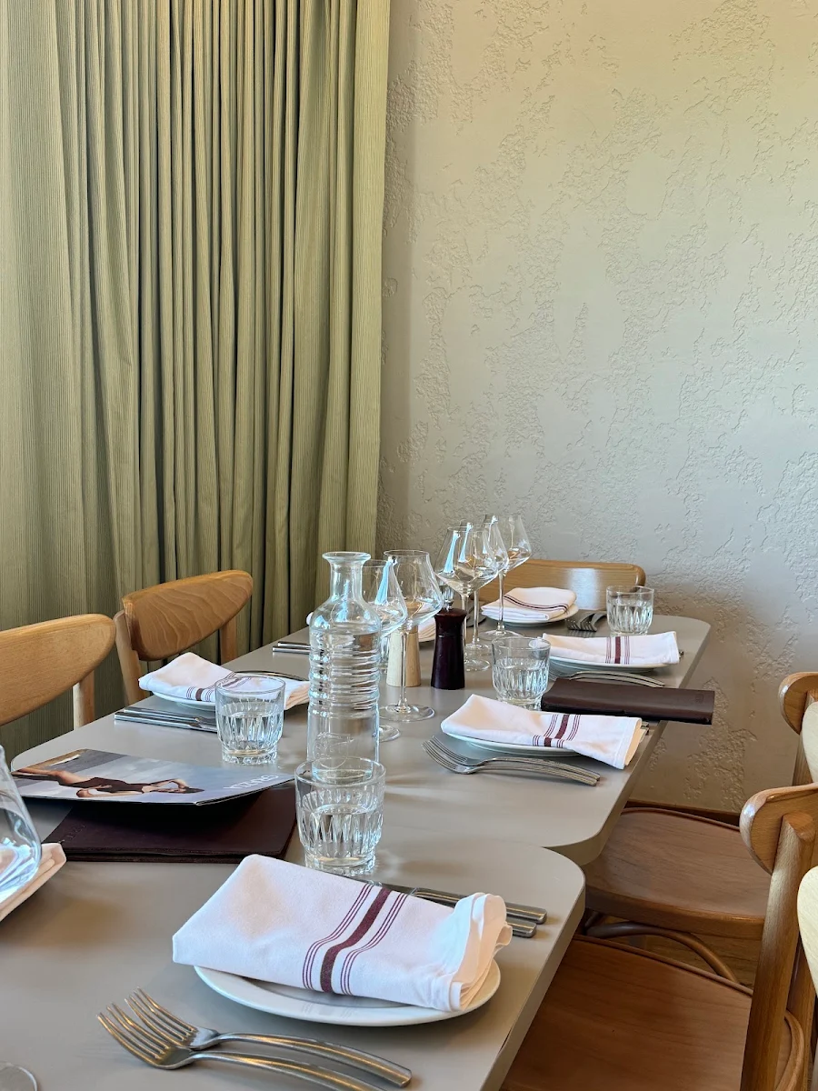 Vibe, Grazia Restaurant
