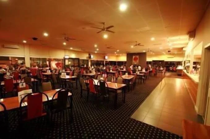 Vibe, Sundowner Hotel