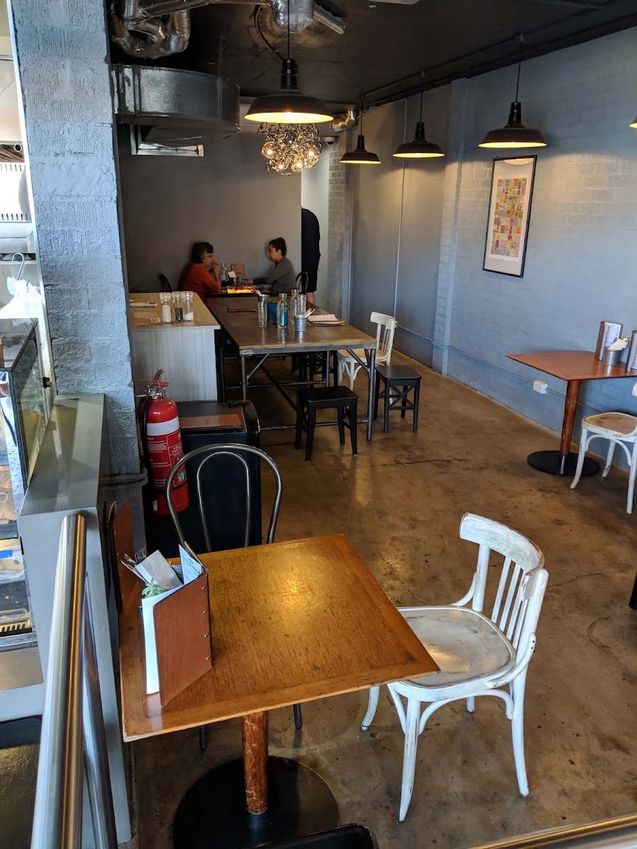 Vibe, The Tinhorn Cafe