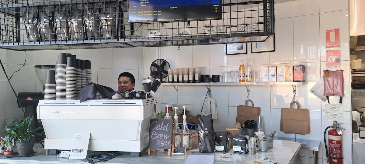 Vibe, The Tinhorn Cafe