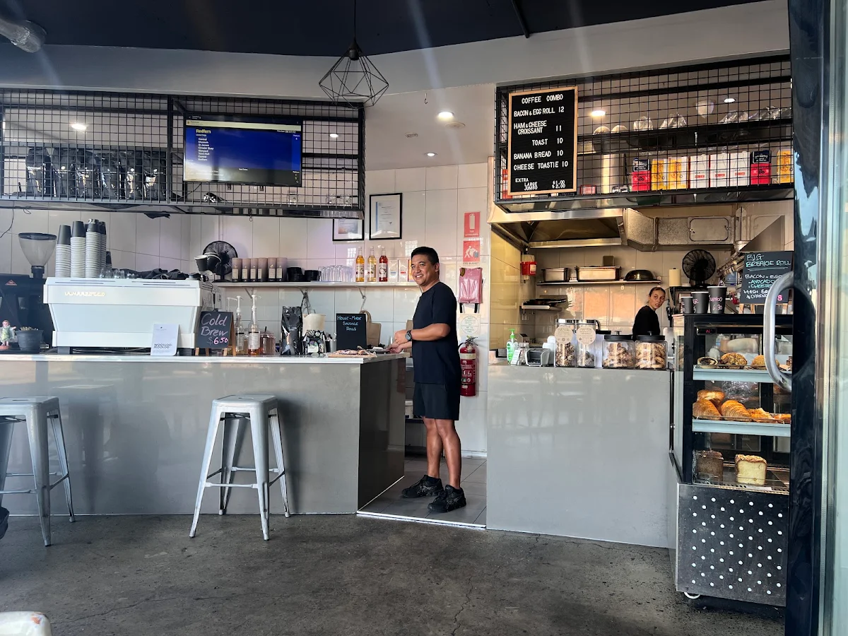 Vibe, The Tinhorn Cafe