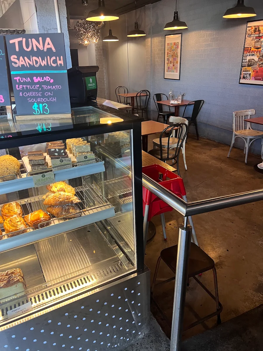 Vibe, The Tinhorn Cafe