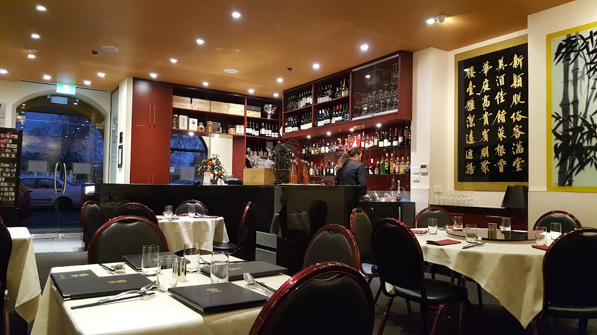 Vibe, Me Wah Restaurant