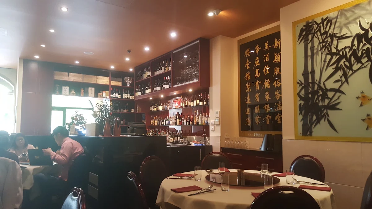Vibe, Me Wah Restaurant