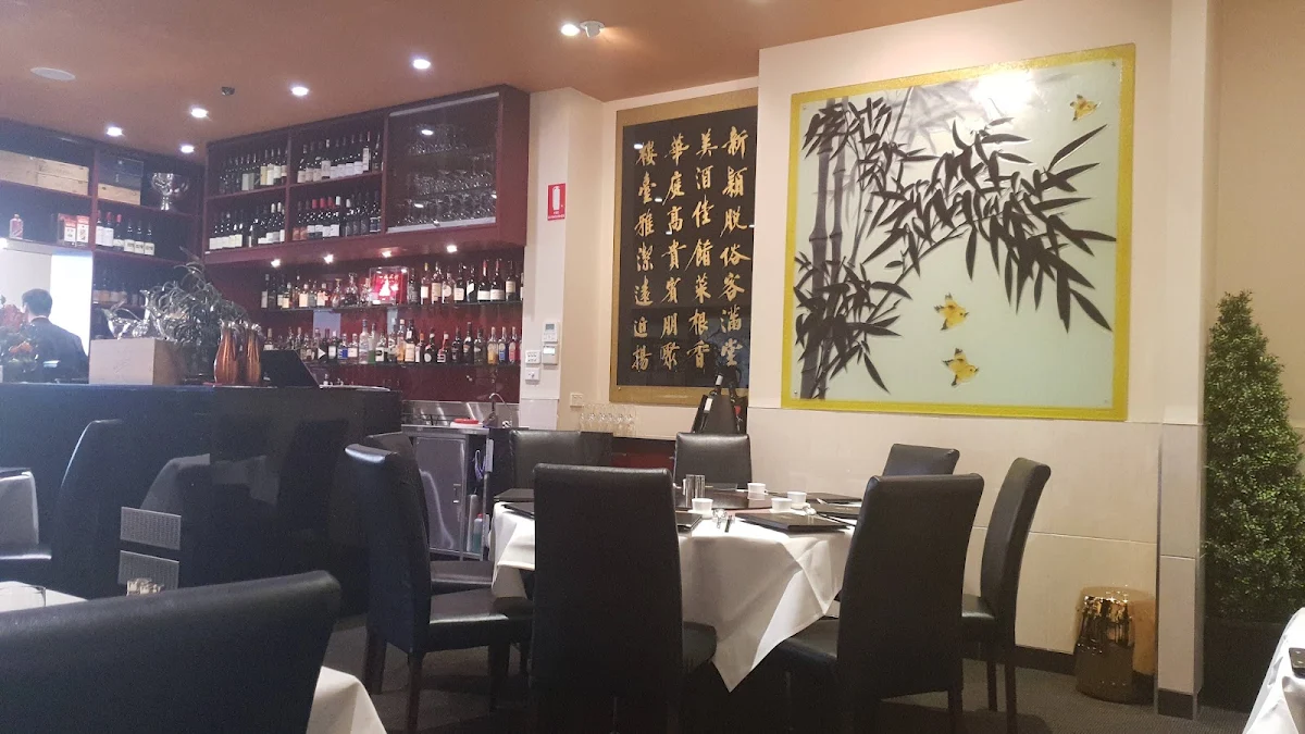 Vibe, Me Wah Restaurant