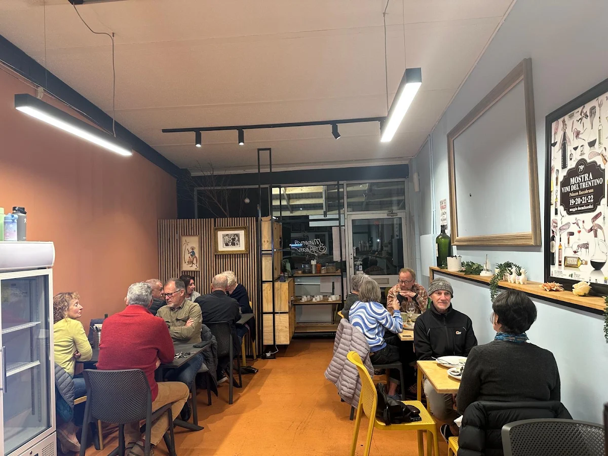 Vibe, WOK N ROL Cafe & Restaurant