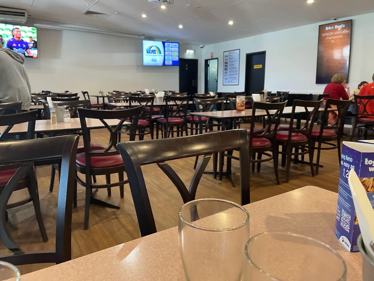 Vibe, No Names Italian Restaurant