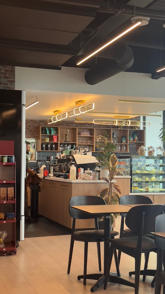 Vibe, 4 Seeds Cafe