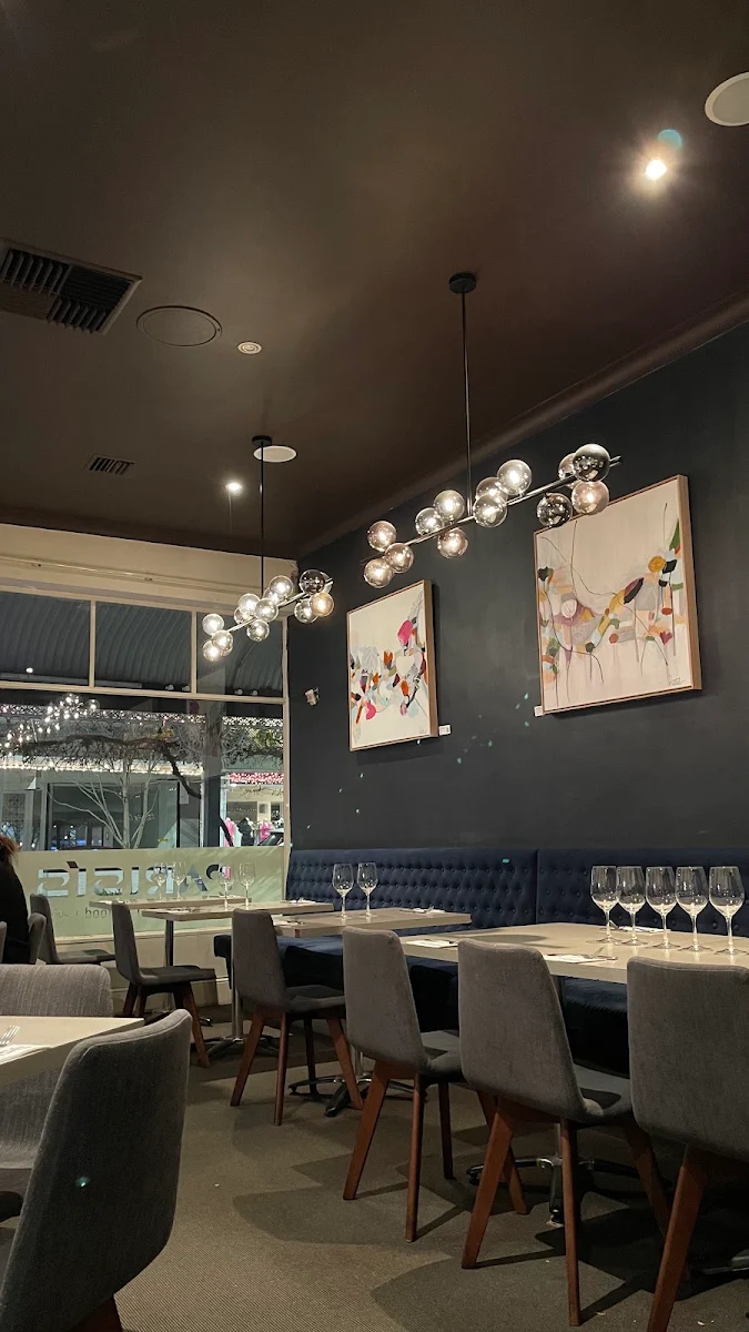 Vibe, Parisi's Restaurant