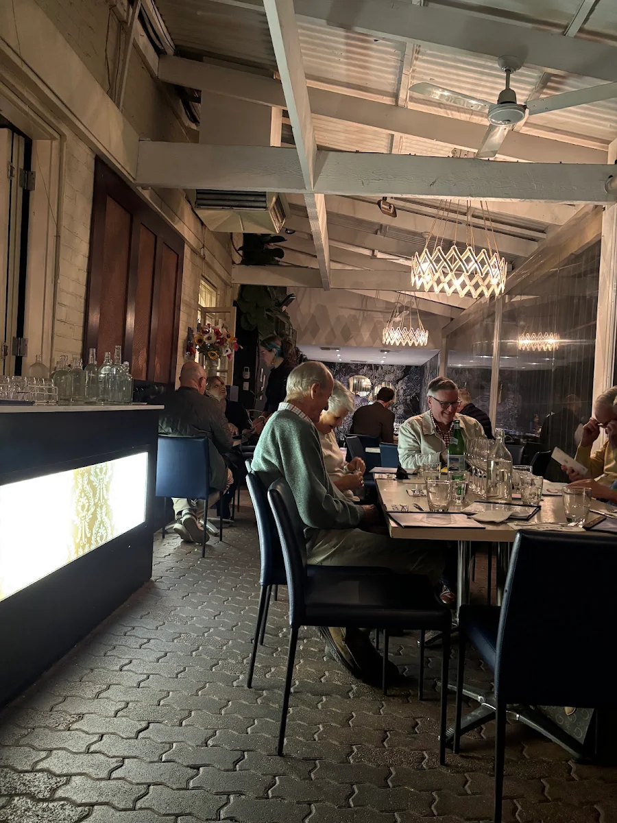 Vibe, Parisi's Restaurant
