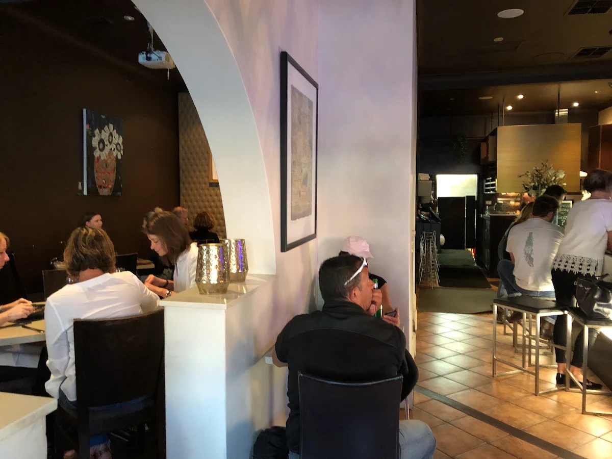 Vibe, Parisi's Restaurant