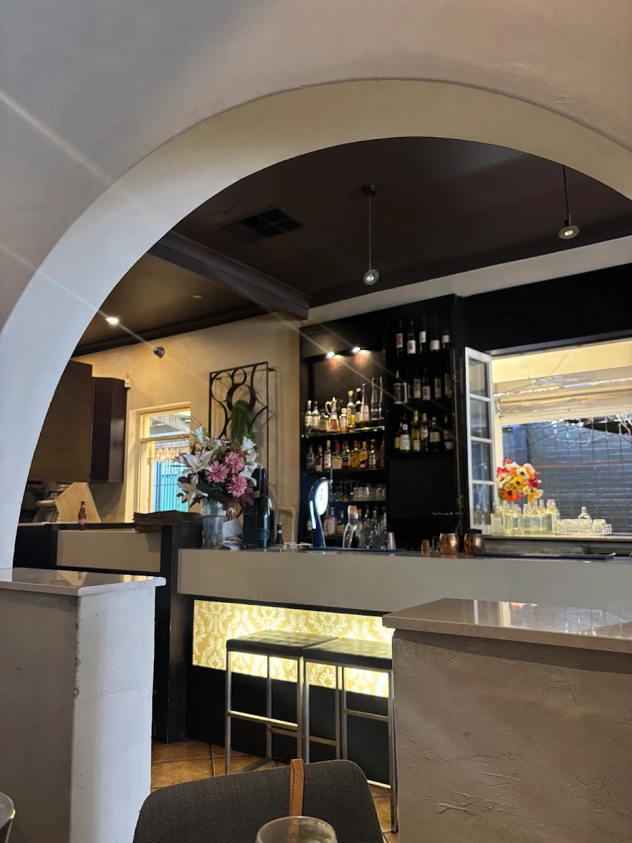 Vibe, Parisi's Restaurant
