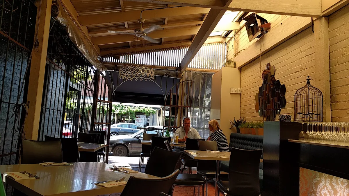 Vibe, Parisi's Restaurant