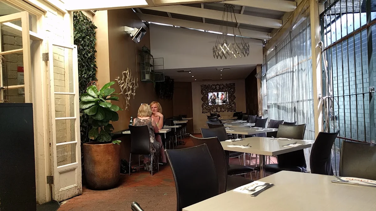 Vibe, Parisi's Restaurant