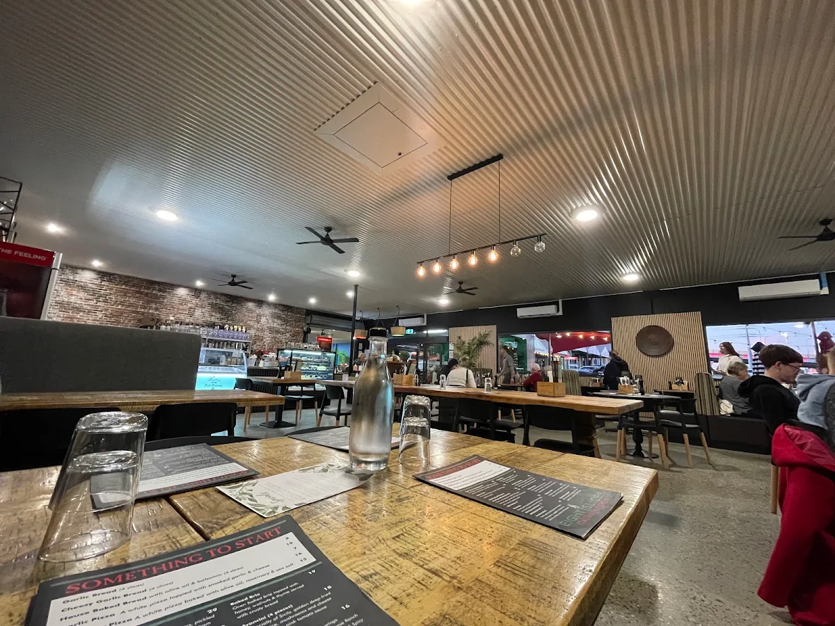 Vibe, Eight Slices Italian Kitchen