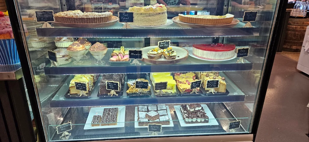 Vibe, Eight Slices Italian Kitchen