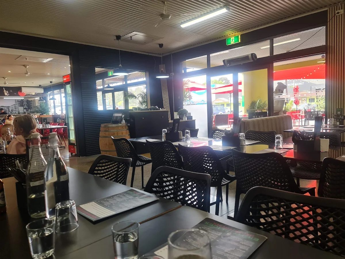 Vibe, Eight Slices Italian Kitchen