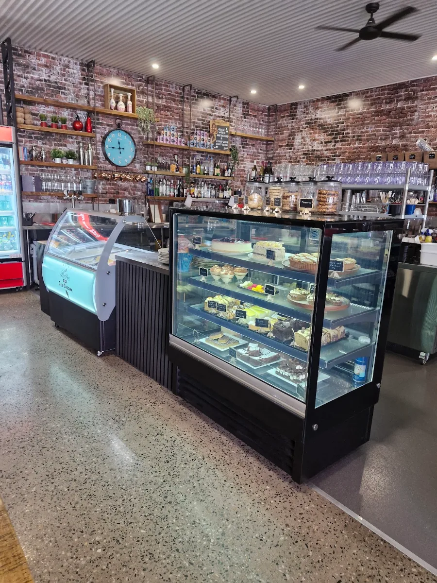 Vibe, Eight Slices Italian Kitchen