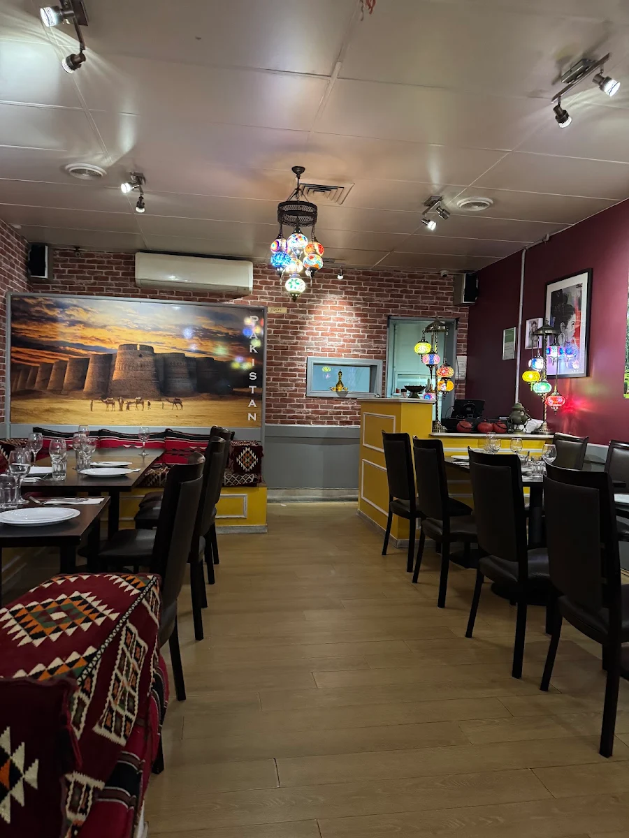 Vibe, Himalaya Authentic Pakistani & Indian Restaurant
