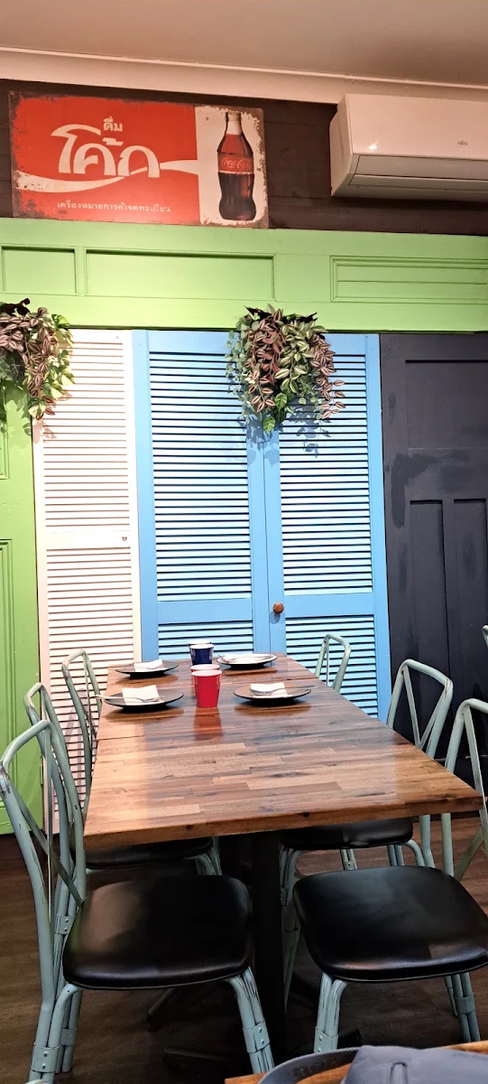 Vibe, Sam Lor THAI Restaurant