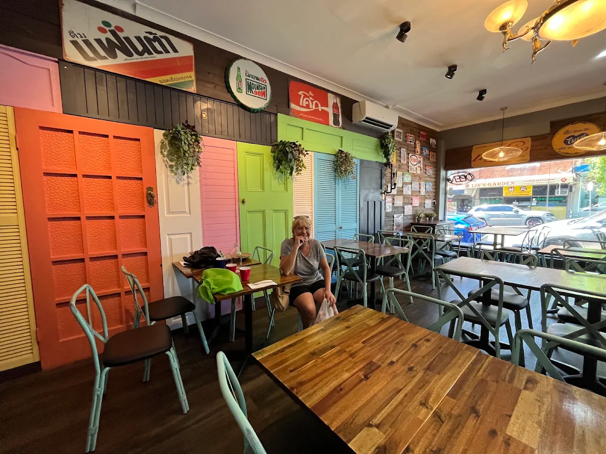 Vibe, Sam Lor THAI Restaurant