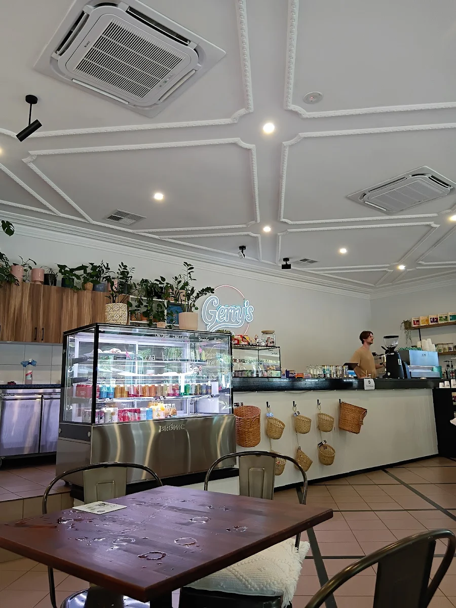 Vibe, Gerry's Deli & Pizzeria