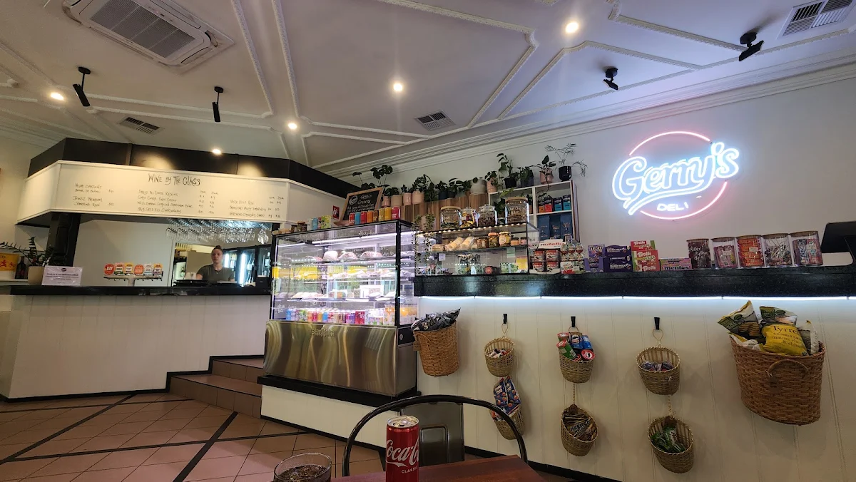Vibe, Gerry's Deli & Pizzeria
