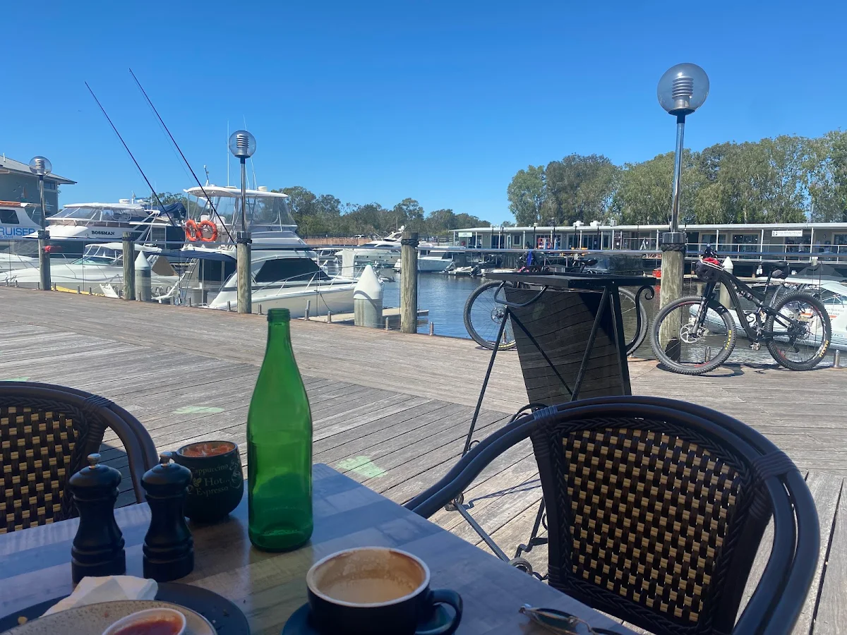 Vibe, Cafe VinCino