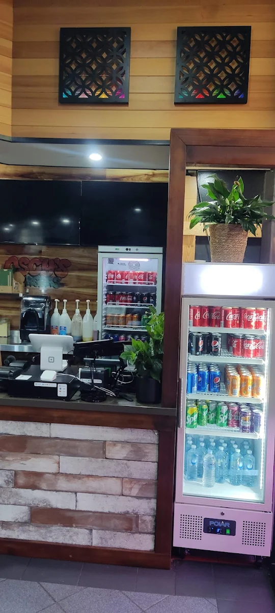 Vibe, Oscy's Burgers Greenway
