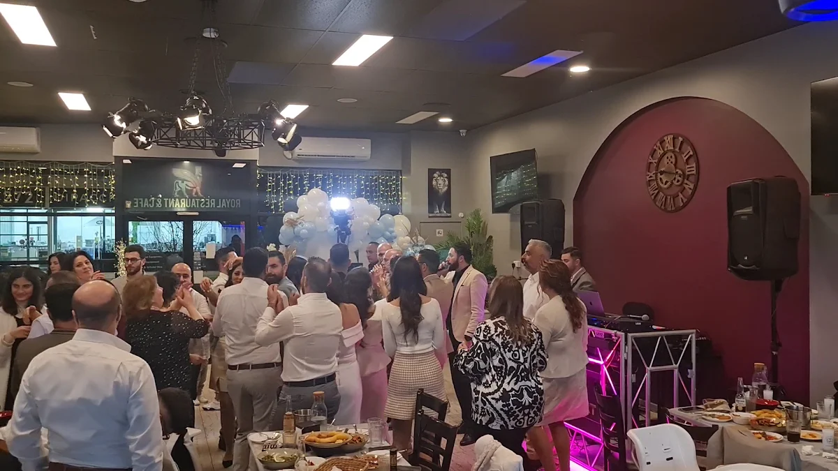 Vibe, Royal Restaurant & Cafe