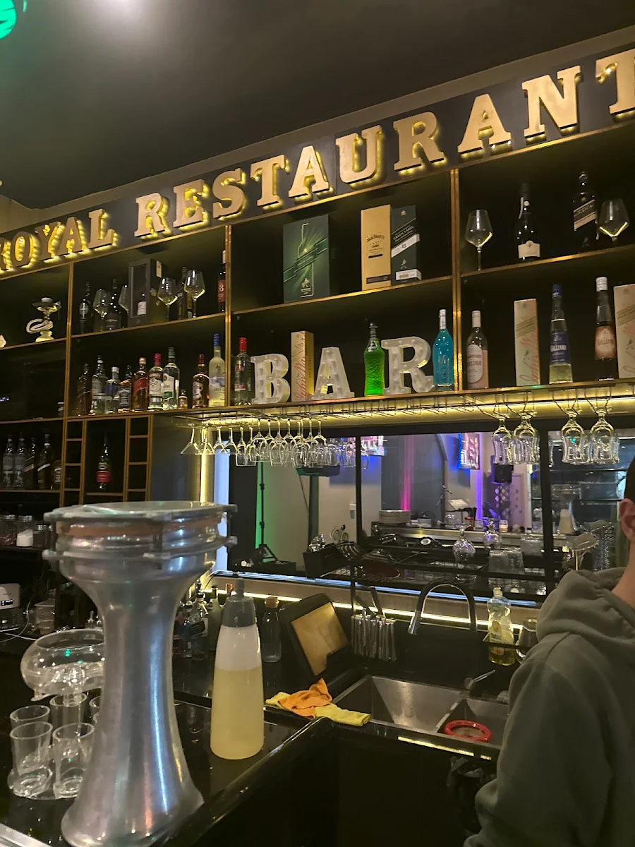 Vibe, Royal Restaurant & Cafe