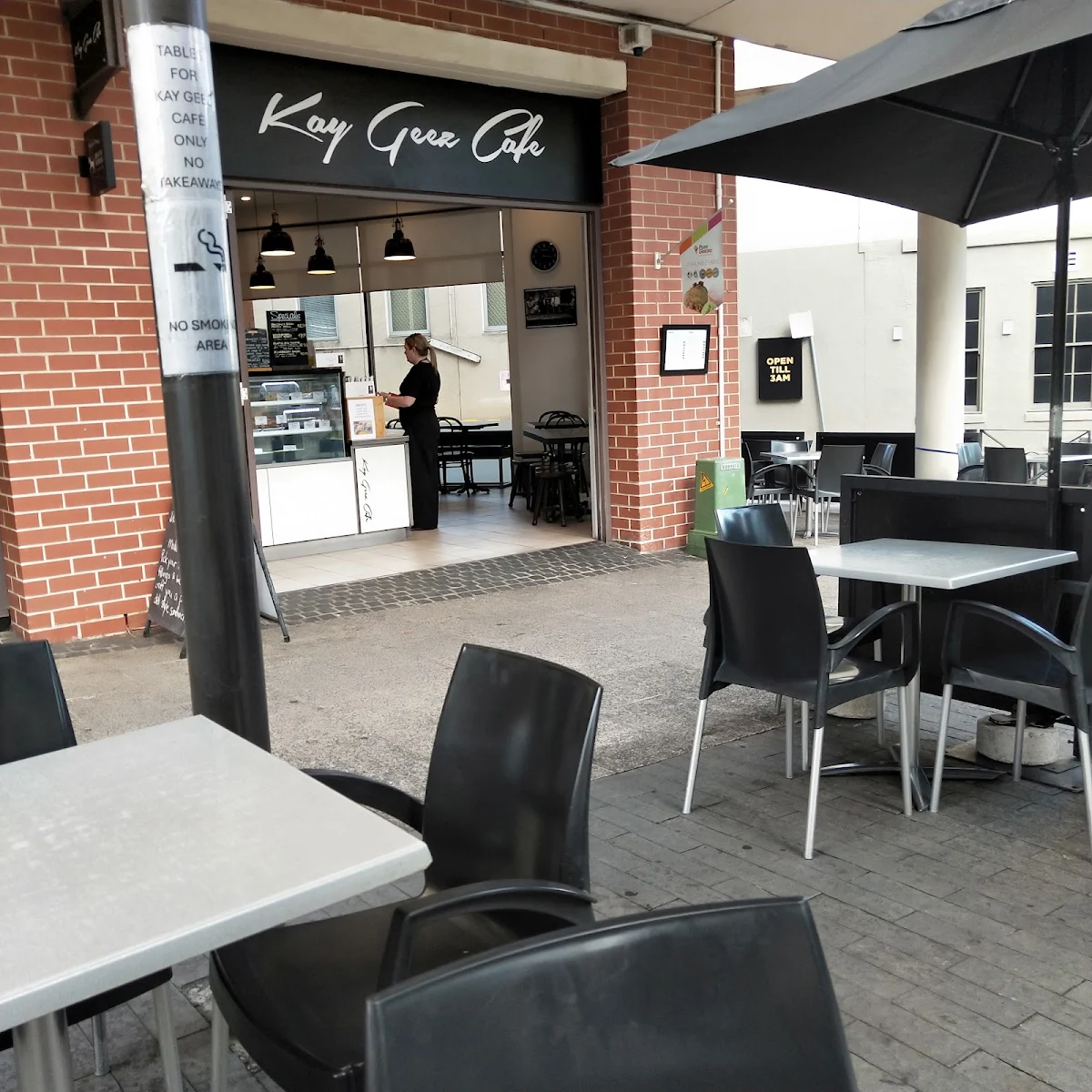 Vibe, Kay Geez Cafe