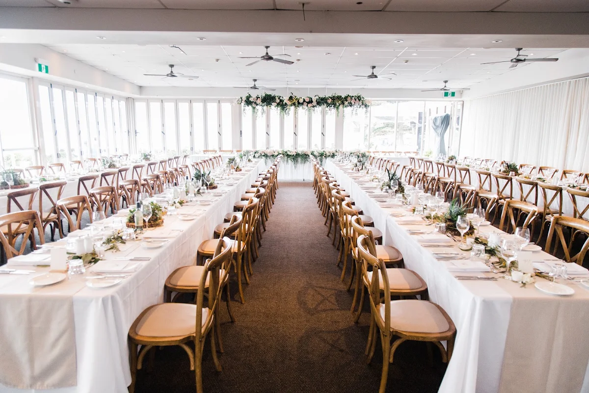 Vibe, Jonah’s Restaurant & Boutique Hotel