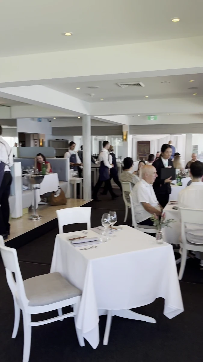 Vibe, Jonah’s Restaurant & Boutique Hotel