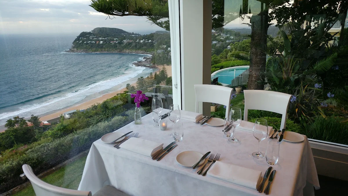 Vibe, Jonah’s Restaurant & Boutique Hotel