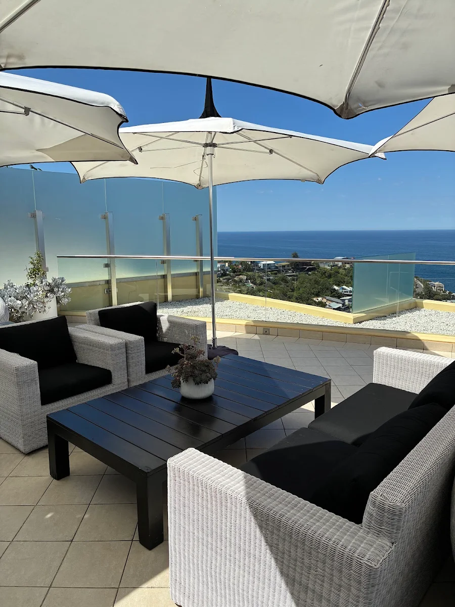 Vibe, Jonah’s Restaurant & Boutique Hotel
