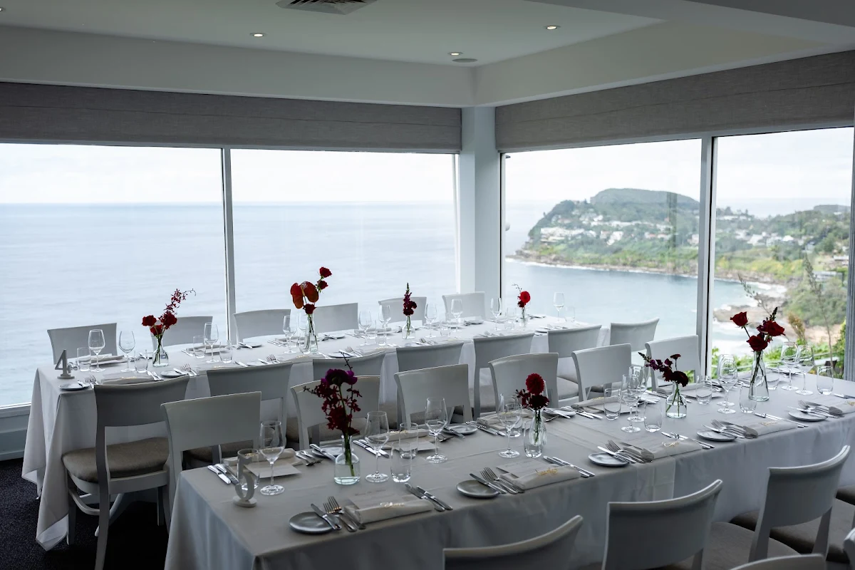 Vibe, Jonah’s Restaurant & Boutique Hotel