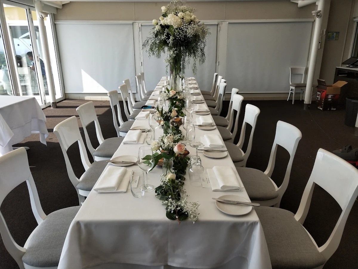 Vibe, Jonah’s Restaurant & Boutique Hotel