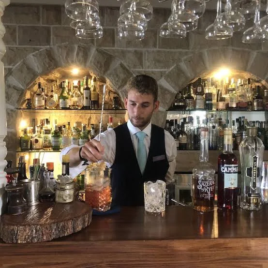 Vibe, Jonah’s Restaurant & Boutique Hotel