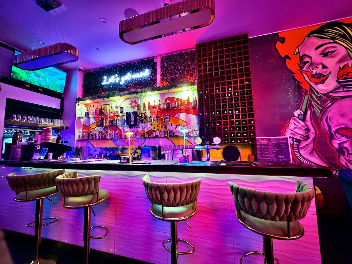 Vibe, Gallery Pizza Bar & Shisha Lounge
