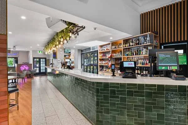 Vibe, Tatts Hotel