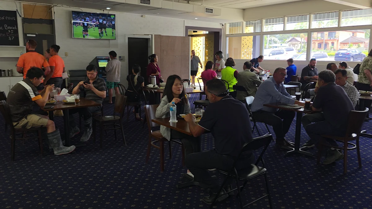 Vibe, Yennora Oasis Hotel