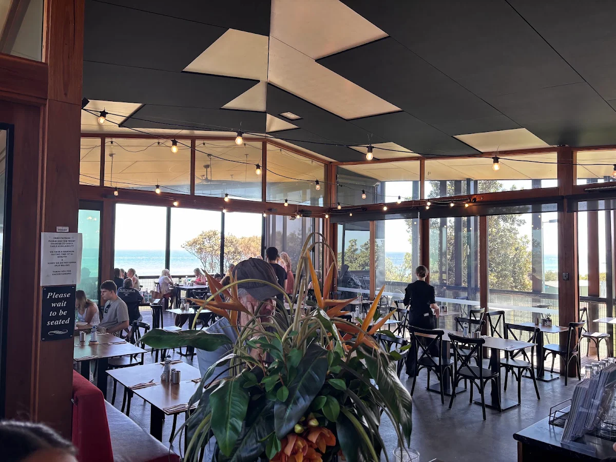 Vibe, Crackerjack Beachfront Restaurant