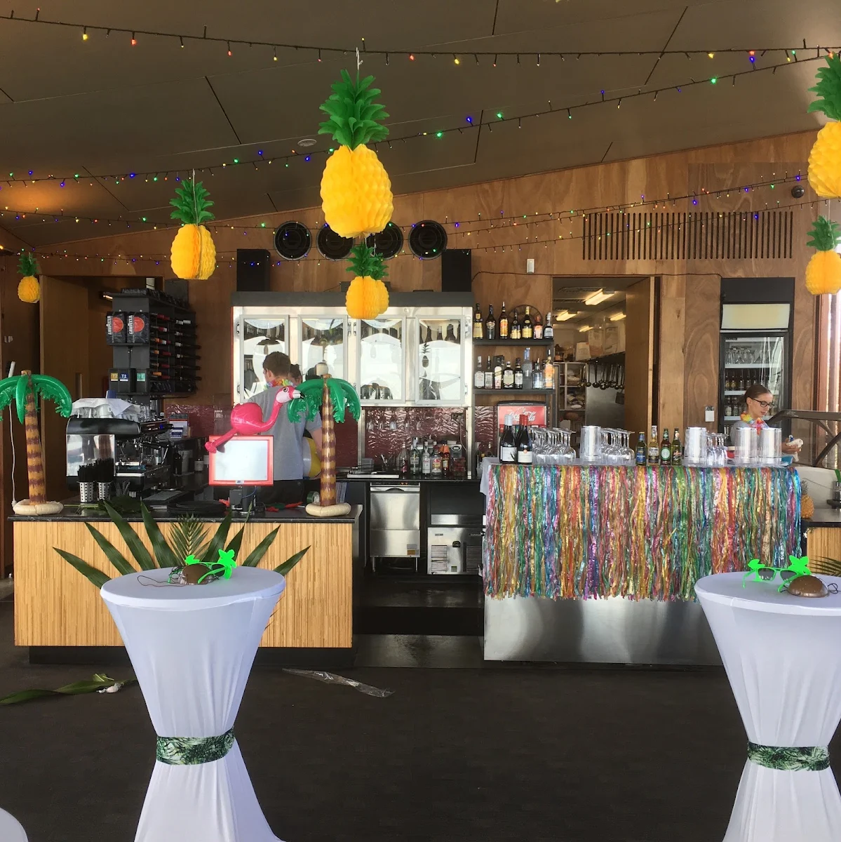 Vibe, Crackerjack Beachfront Restaurant