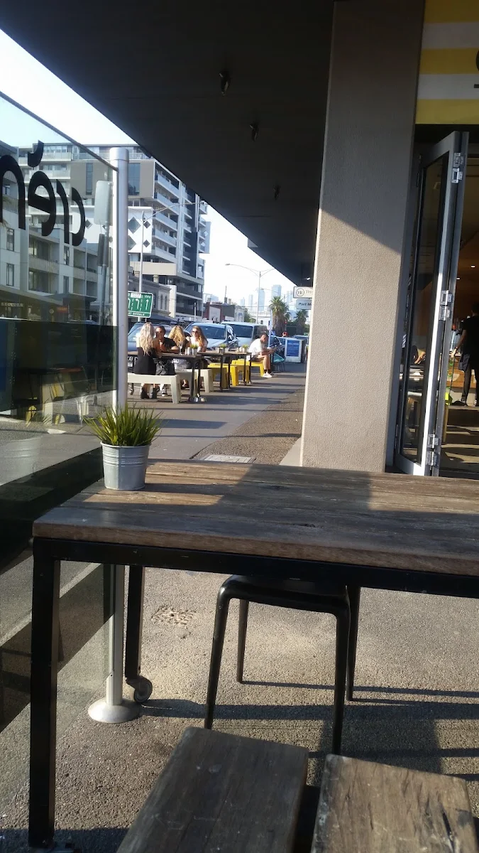 Vibe, Creme Port Melbourne