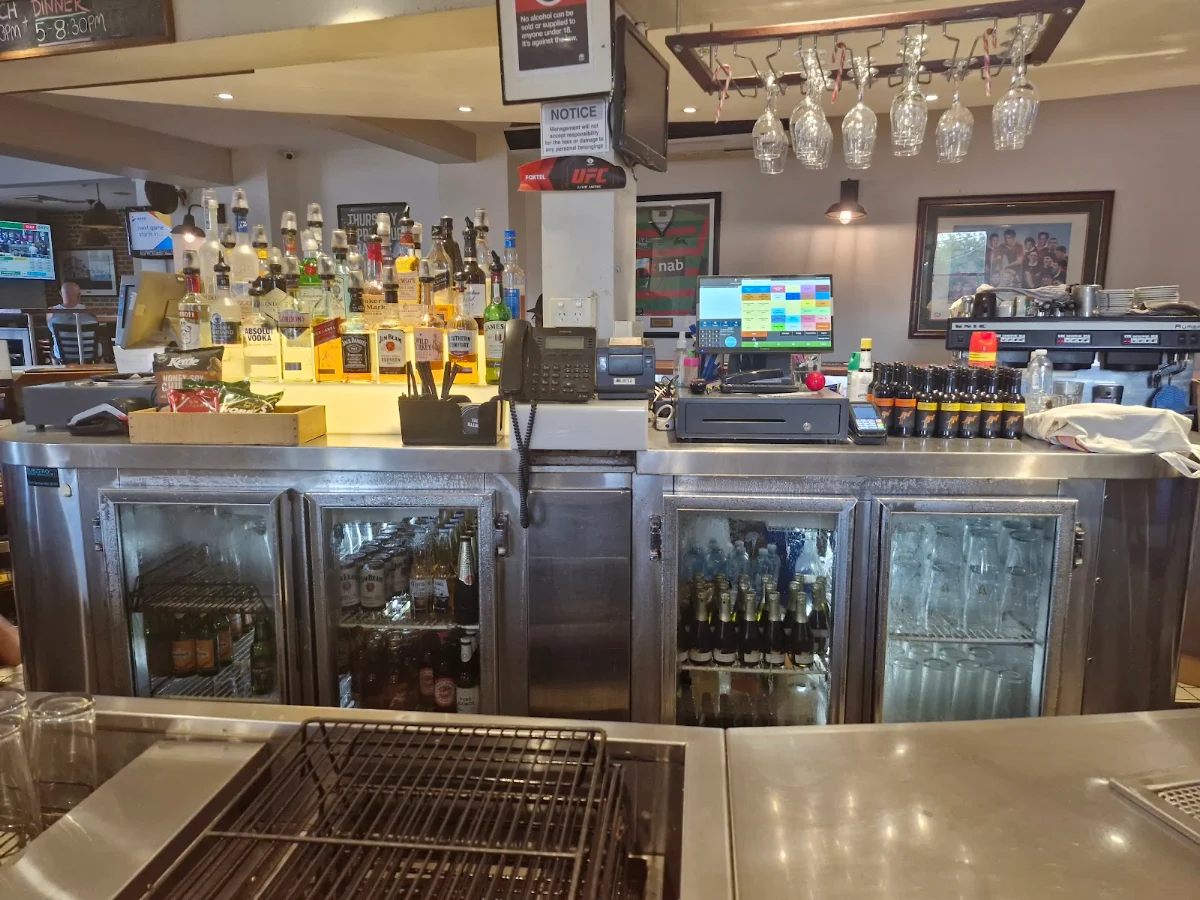Vibe, Abbotts Hotel